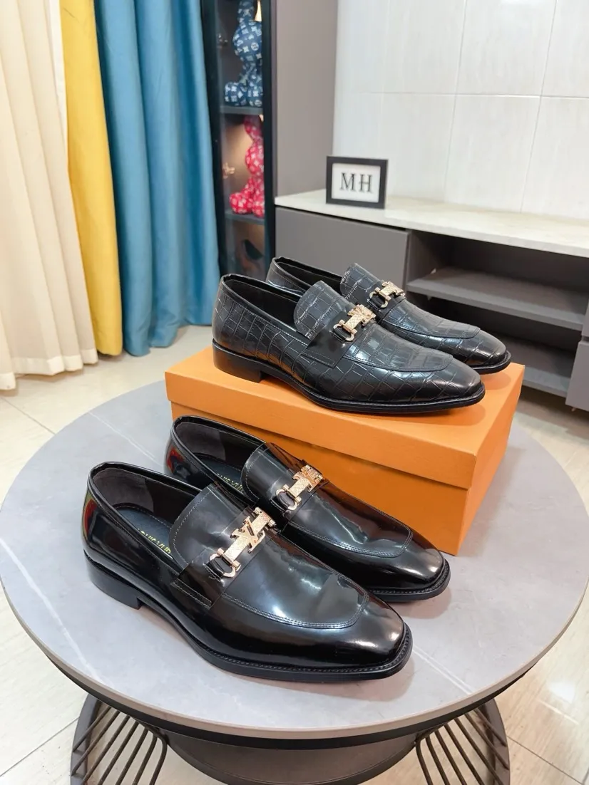 Men's men's shoes 💰500🌸🌸 [Louis Vuitton (LV)] High-end business formal leather shoes 🍀 luxurious and elegant style, both practicality and style, professional focus on details and quality, counter original 1⃣️: 1⃣️ ultra-accurate reproduction 👍🏻! Material: The upper is made of imported original calfskin➕imported Italian cowhide leather. Original anti-slip and wear-resistant outsole! Code number: 38--44 (45 customized)